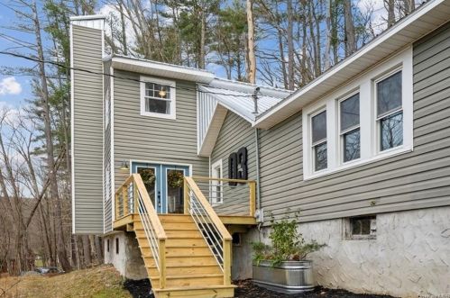 3 Quick Rd, Barryville, NY 12719-5524
