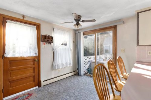 59 Grinnell Ave, Tiverton RI  02878-1901 exterior