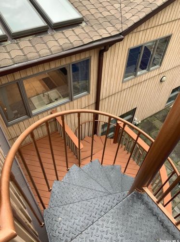 22 Saratoga Dr, Muttontown NY  11753-1449 exterior