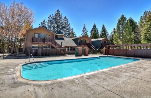391 Montclair Dr, Big Bear City CA  92314-8800 exterior