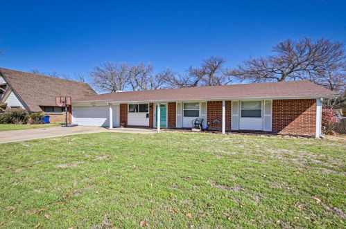305 Robert St, Burleson, TX 76028-5322