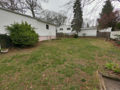 10 Millers Rd, Scotts Beach, NY 11789-2231