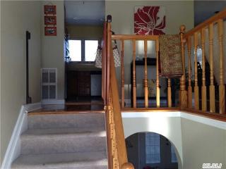 57 Ard St, Bayshore, NY 11706-4501