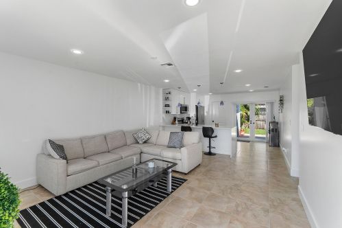 4875 Pimlico Ct, West Palm Beach, FL 33415-9136