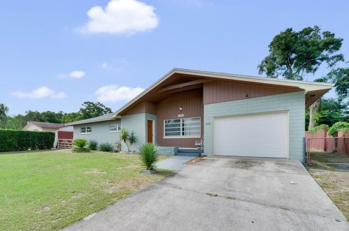 208 Rosehill Ave, Deland, FL 32724-2347