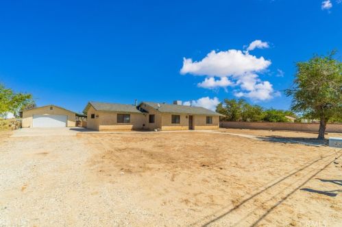 3323 Avenue, Lancaster, CA