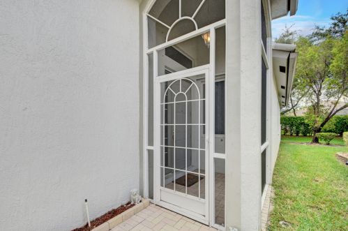 9074 Bay Point Cir, West Palm Beach, FL 33411-5146