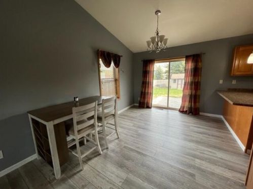 348 Woodridge Pl, Manitowoc WI  54220-7169 exterior