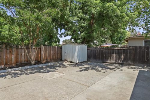 1429 Montclair Dr, Modesto CA  95350-0647 exterior