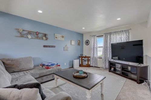 1917 Lenora Dr, West Bend, WI 53090-2733