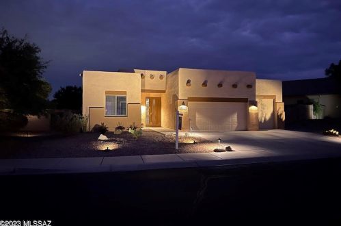 8214 Sombrero Point Dr, Tucson, AZ 85743-7404
