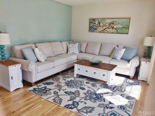 12 Mansfield Ave, East Brunswick, NJ 08816-3026