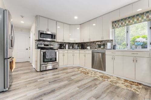 14 Millpage Dr, Bethpage NY  11714-4809 exterior