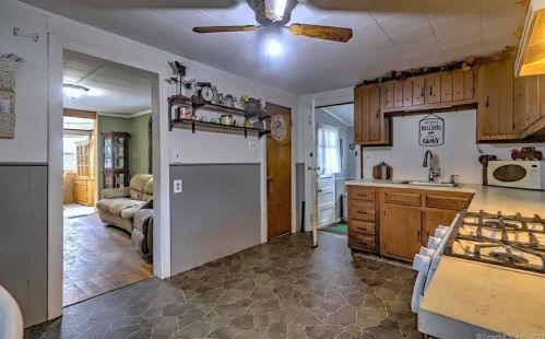 1 Hunters Ln, Ansonia CT  06401-2022 exterior