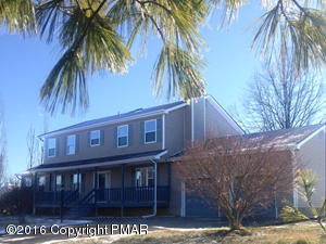 306 Stanchion Dr, Stroudsburg, PA 18360-8318