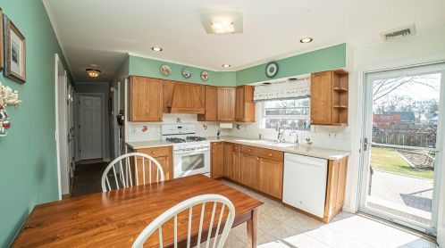 259 Nevada St, North Lindenhurst NY  11757-5204 exterior