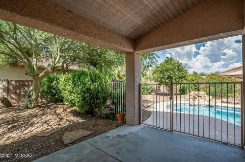 7457 Lasso Ln, Tucson, AZ 85747-5376
