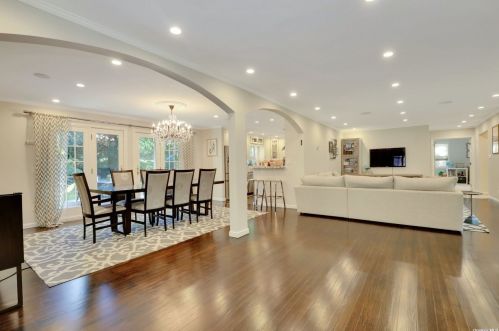 29 Duxbury Rd, Great Neck, NY 11023-1718