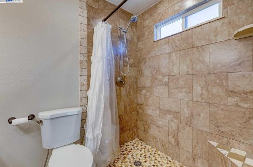 445 Parkwood Dr, Manteca CA  95336-2848 exterior