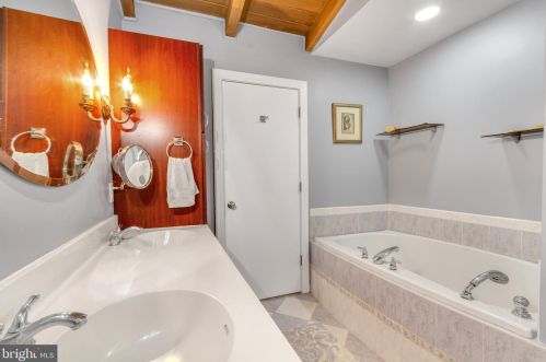 1014 Thomas Ave, Riverton NJ  08077-2321 exterior