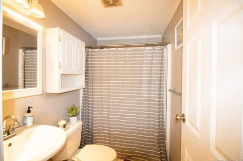 34 Lester St, United States Coast Guard Ac CT  06320-4327 exterior