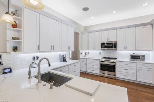 6633 Marbella Ln, Naples FL  34105-5048 exterior