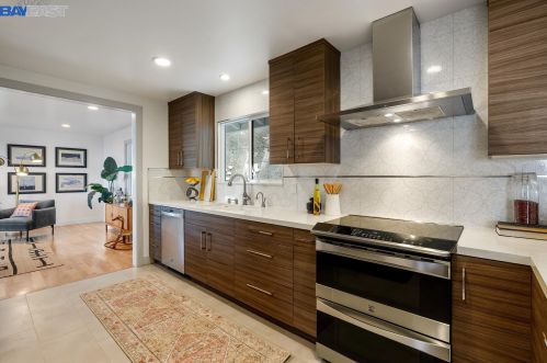 3550 Klamath St, Oakland CA 94602-4126 exterior