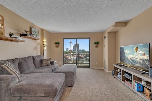 401 1st St, Minneapolis MN 55401-2518 exterior