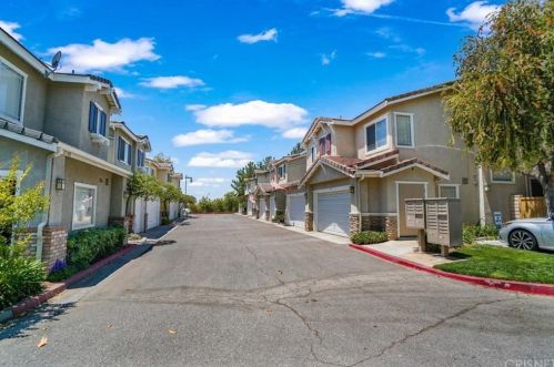 27109 Teton Trl, Santa Clarita, CA 91354-2684