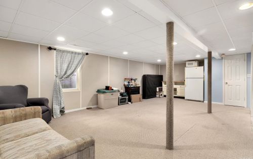 1727 Park Ave, New Hyde Park NY  11040-4057 exterior