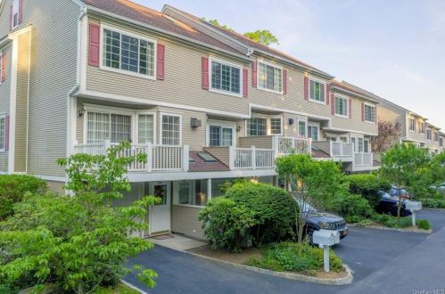 506 Park Ridge Ln, White Plains, NY 10603-3122