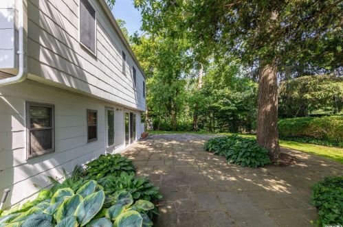 48 Long St, Huntington Station, NY 11746-4418