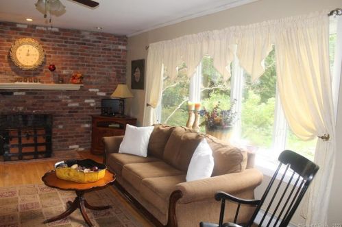 84 Columbine Dr, Bridgeport CT  06611-4601 exterior