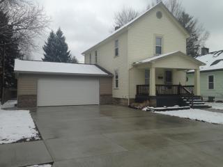 324 13th St, Parral, OH 44622-1126