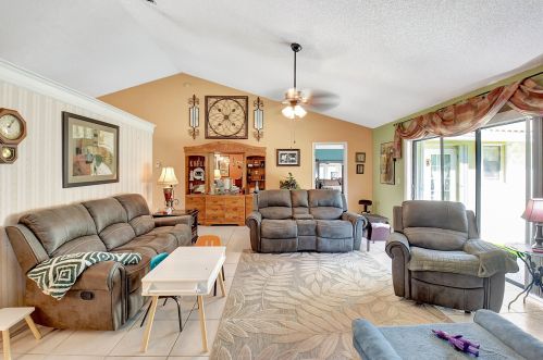 9911 Majestic Way, Boynton Beach FL  33437-3303 exterior