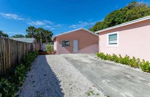38 8th Ave, Delray Beach FL  33444-2663 exterior