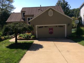 132 Lake Front Dr, Akron, OH 44319-3618