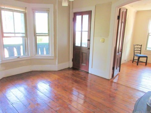 13 Manwaring St, United States Coast Guard Ac CT  06320-5619 exterior