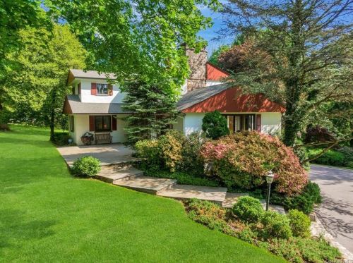 265 Nanny Hagen Rd, Thornwood, NY 10594-2221