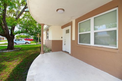 1018 Hilton Ln, Tarpon Springs, FL 34691-5010