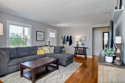4791 50th St, San Diego, CA 92115-2022