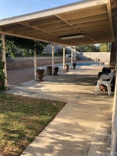 718 Idyllwild Ave, Rialto CA  92376-4816 exterior