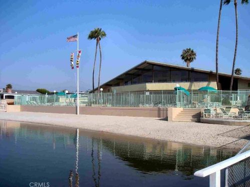 56 Saratoga, Newport Beach CA  92660-6148 exterior