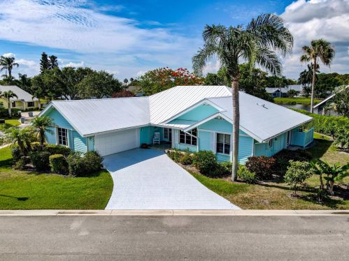 10431 Jupiter Narrows Dr, Hobe Sound, FL 33455-3255