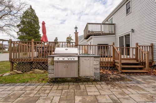 2 Katherine Rd, Lyme CT  06371-1620 exterior