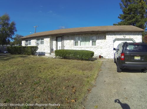 203 Pine Tree Dr, Bricktown, NJ 08723-6019
