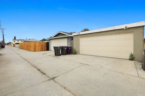 234 68th St, Long Beach CA  90805-1212 exterior