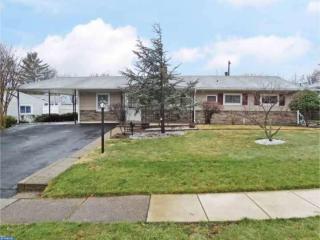165 Thornridge Dr, Levittown, PA 19054-2322