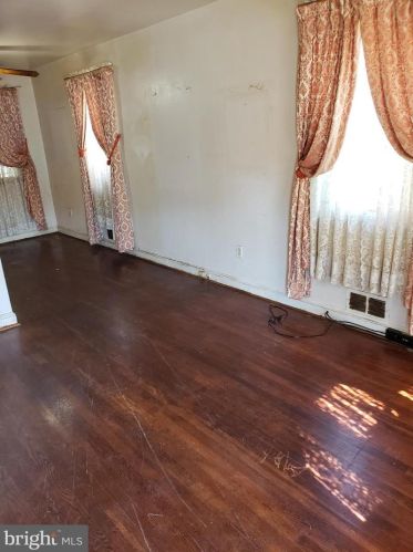 725 Chaplin St, Washington, DC 20019-4206