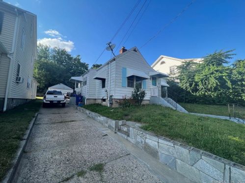 260 Salem St, Bridgeport, CT 06606-4681